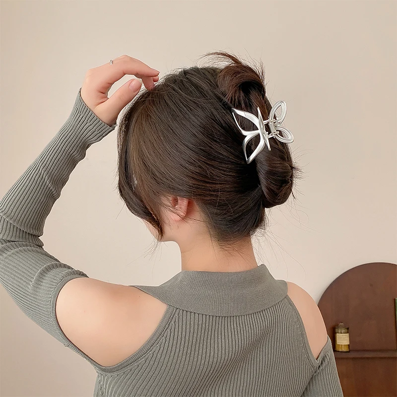 

Fashions Solid Color Metal Bow Tie Hair Clip Women Hollow Out Ponytail Hair Claw Barrettes Hairpin Headwear Hair Accessories