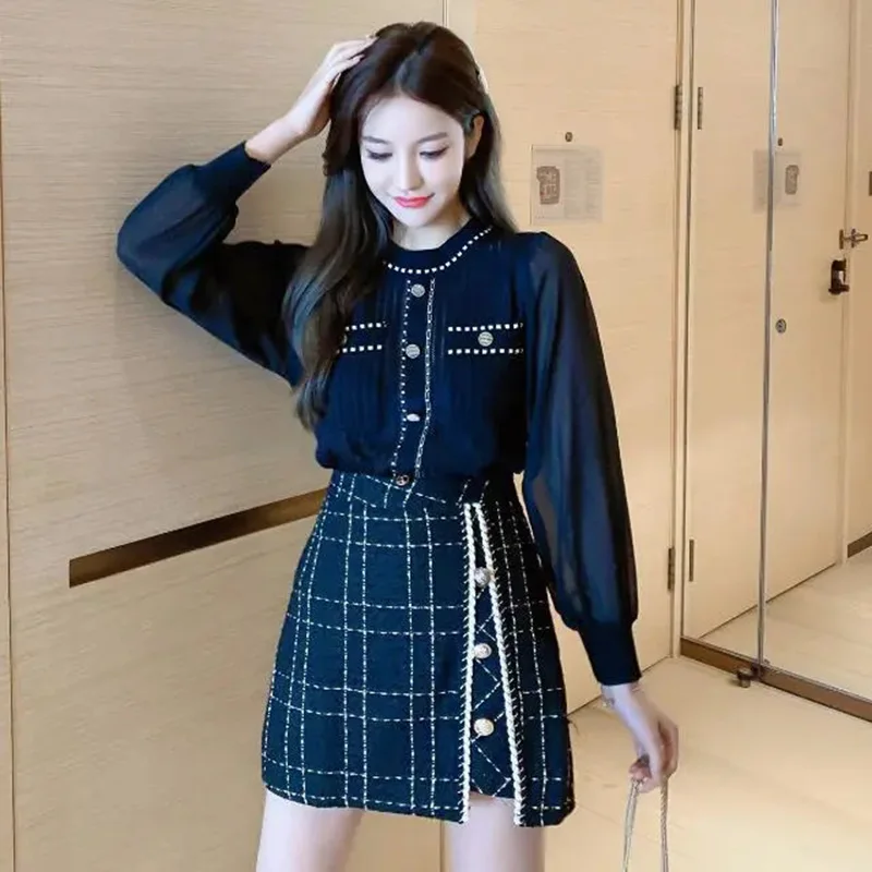 Suit Women 2022 Autumn New French Style Small Fragrance Long-sleeved Knitted Sweater Fashion Top Short Skirt Two-piece Set
Suit Women 2022 Autumn New French Style Small Fragrance Long-sleeved Knitted Sweater Fashion Top Short Skirt Two-piece Set