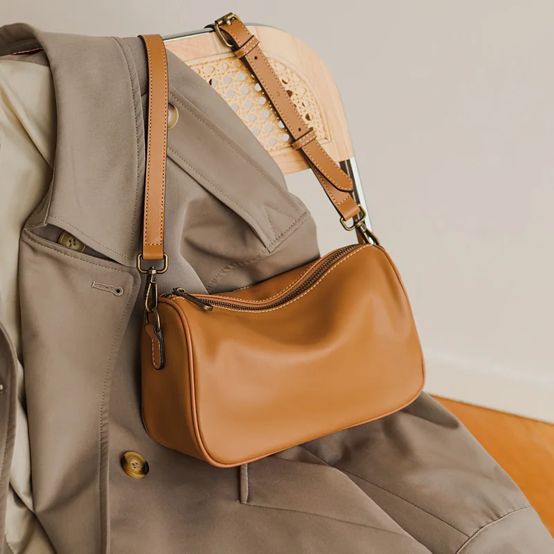 2023 niche design high-end, light luxury leather women's bag, top layer cowhide, large capacity single shoulder crossbody bag,
2023 niche design high-end, light luxury leather women's bag, top layer cowhide, large capacity single shoulder crossbody bag,