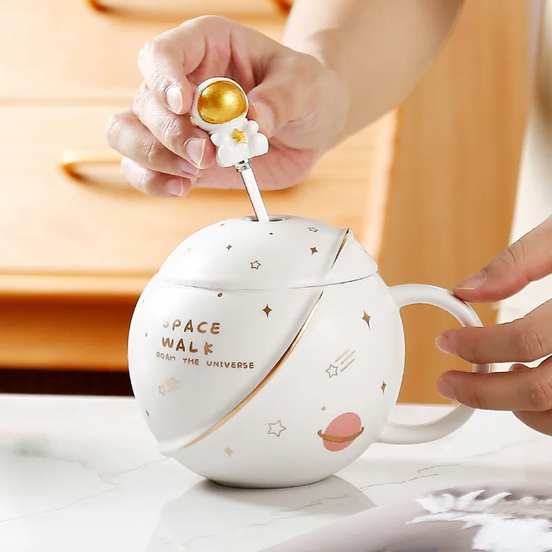 

400ml Creativity Ceramics Astronaut Planet Mugs With Lid Spoon Children's Water Cup Breakfast Milk Tea Cup Coffee Mug Gift Cup
