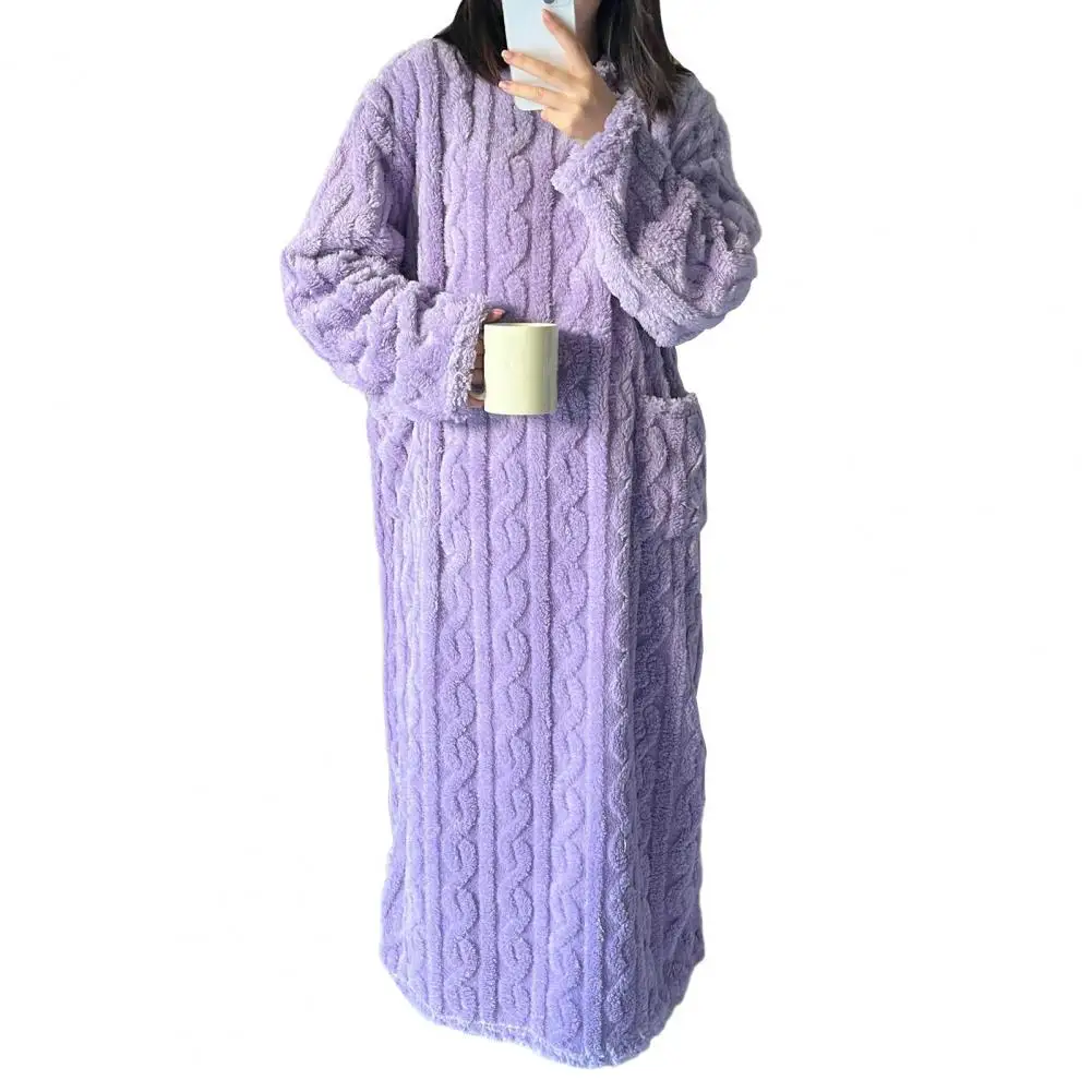 Maxi Skirt Nightgown Cozy Coral Fleece Nightgown with Pockets Twisted Texture for Women Warm Long Sleeve Thermal for Fall
Maxi Skirt Nightgown Cozy Coral Fleece Nightgown with Pockets Twisted Texture for Women Warm Long Sleeve Thermal for Fall