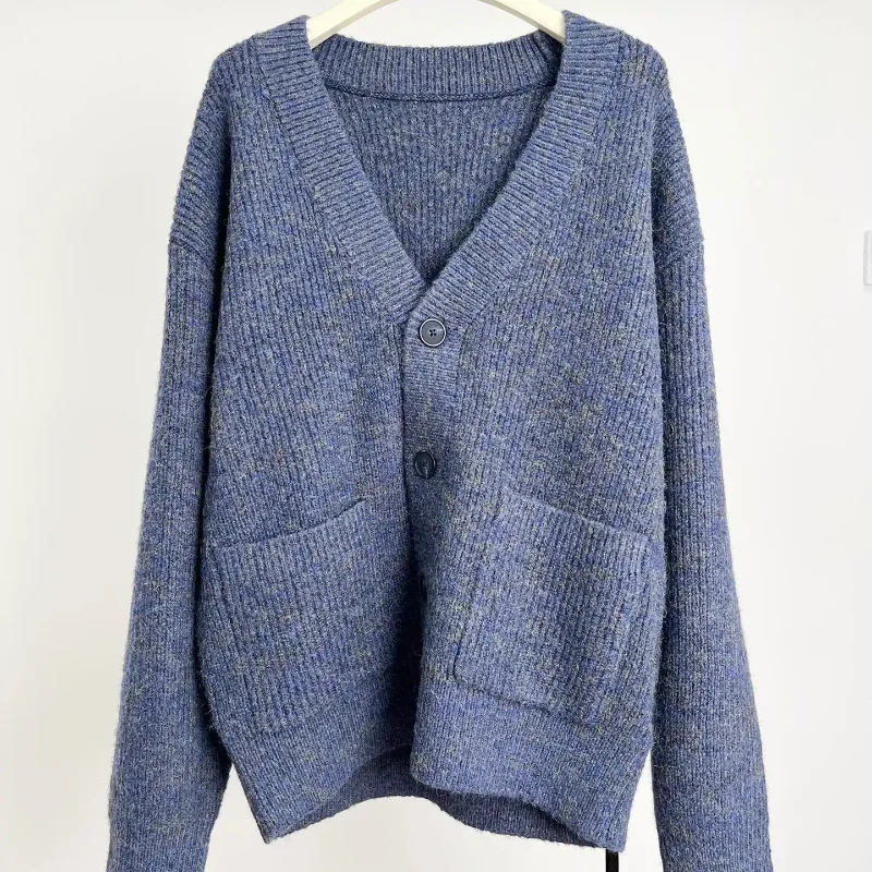 2023ss Fashion V-neck Knitted Cardigan Warm Woollen Sweater Streetwear Clothes Men and Women Sweatshirts Clothing High Street
2023ss Fashion V-neck Knitted Cardigan Warm Woollen Sweater Streetwear Clothes Men and Women Sweatshirts Clothing High Street