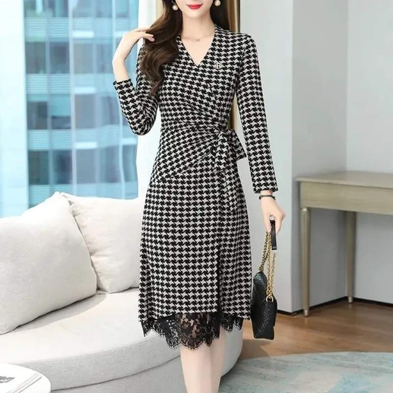 

Autumn and Winter Women's Pullover V-Neck Plaid Drawstring Lace Slim Bottom Fashion Casual Elegant Commuter Long Sleeve Dress