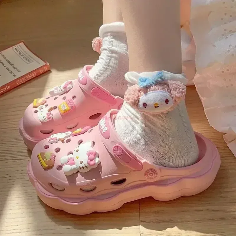Симпатичные пляжные туфли Hello Kitty Kawaii Kuromi Cinnamoroll Сабо летние модные сандалии Y2k плоская обувь аниме Sanrio тапочки подарки
Симпатичные пляжные туфли Hello Kitty Kawaii Kuromi Cinnamoroll Сабо летние модные сандалии Y2k плоская обувь аниме Sanrio тапочки подарки
