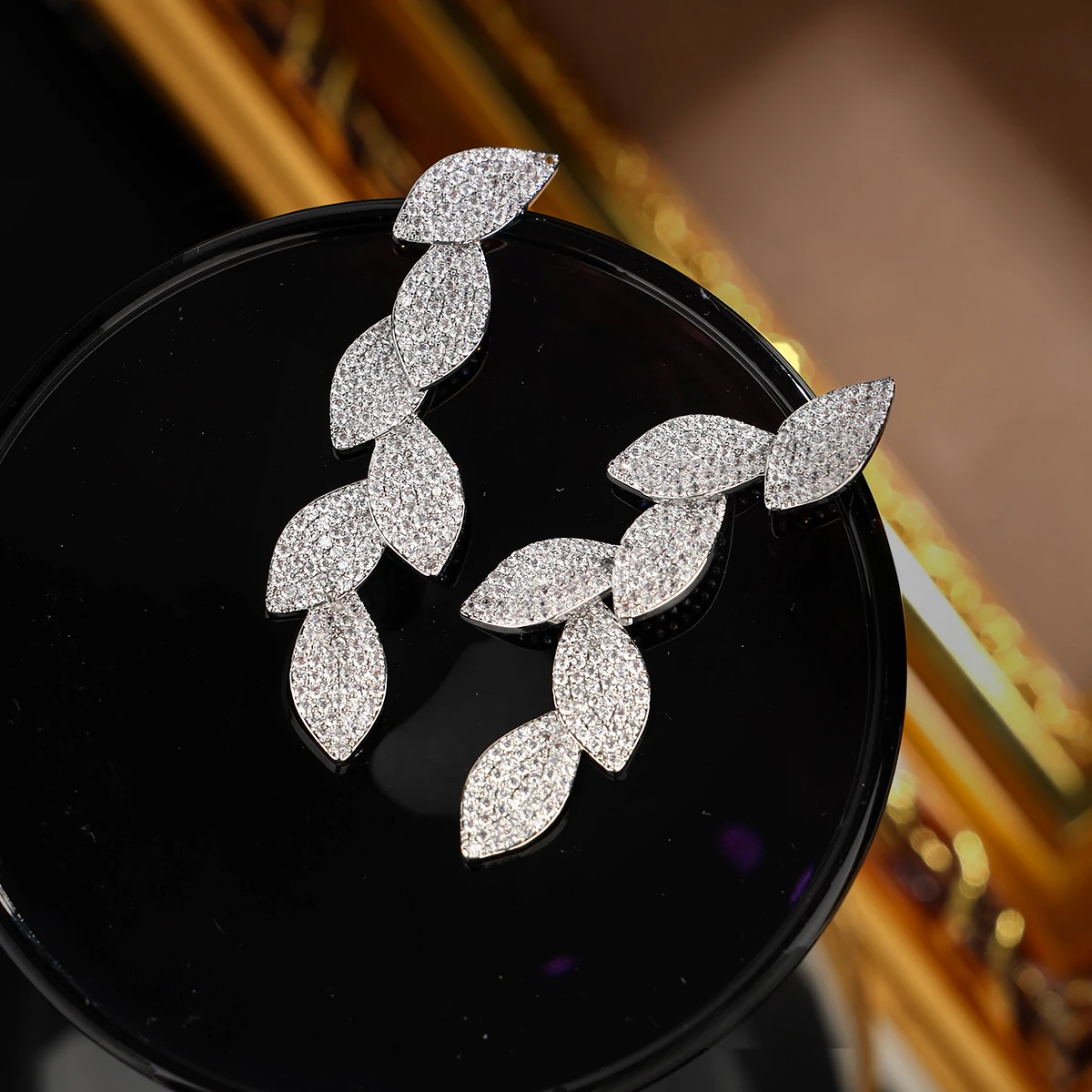 

Niche design leaf petal wedding earrings inlaid with AAAAA zircon pendant for wedding ball or party