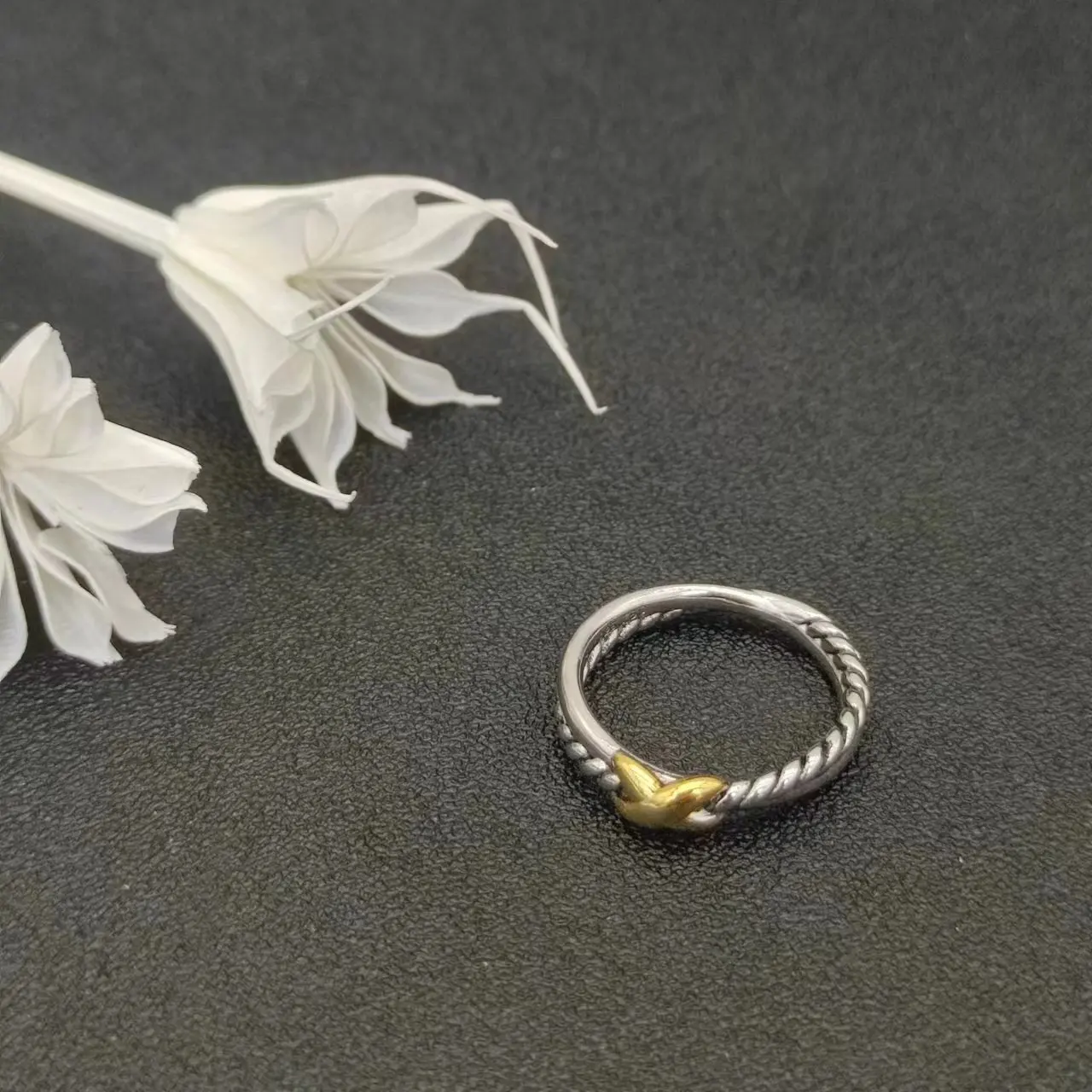 New X for Women 1:1 High Quality Station Cable Cross Collection Vintage Ethnic Loop Hoop Pendant Punk Jewelry Band Ring
New X for Women 1:1 High Quality Station Cable Cross Collection Vintage Ethnic Loop Hoop Pendant Punk Jewelry Band Ring