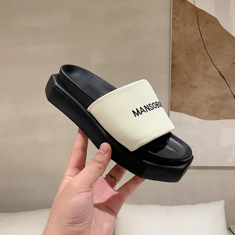 Thick Sole Loose Non-slip Female Slippers 2023 Summer New Women Sandals Fashion Comfortable Lightweight Indoor Bathroom Sandals
Thick Sole Loose Non-slip Female Slippers 2023 Summer New Women Sandals Fashion Comfortable Lightweight Indoor Bathroom Sandals