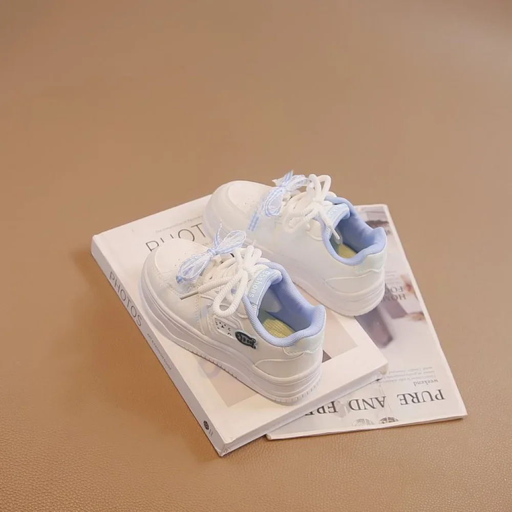 أحذية رياضية للفتيات المراهقات على الطراز الكوري، موضة عصرية من الجلد الصناعي، أحذية رياضية للأطفال مضادة للانزلاق وقابلة للتنفس. أحذية رياضية للفتيات المراهقات على الطراز الكوري، موضة عصرية من الجلد الصناعي، أحذية رياضية للأطفال مضادة للانزلاق وقابلة للتنفس.