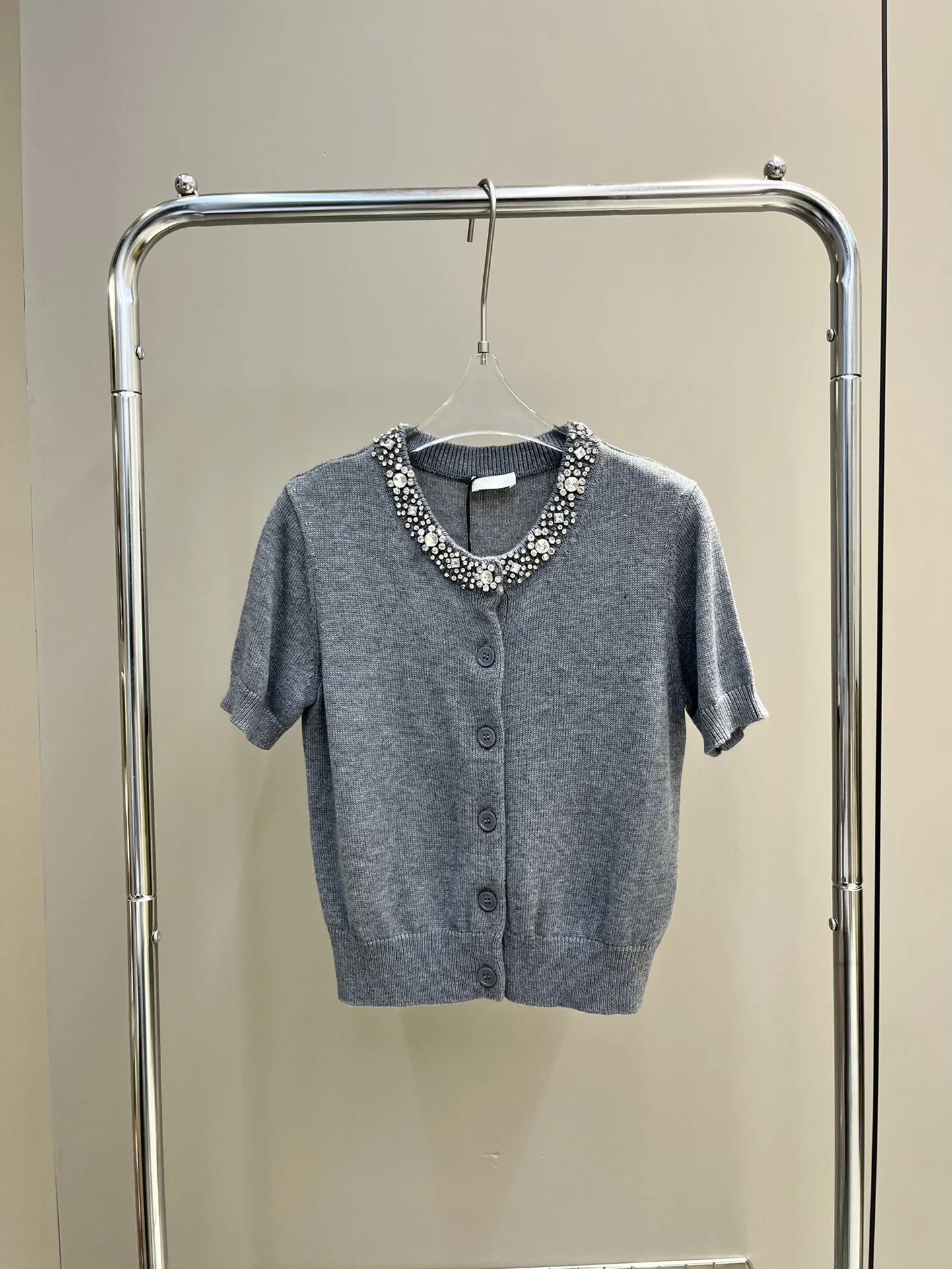 202323 Spring and summer new knitted short sleeve cardigan, classic pure desire sister single product8.7
202323 Spring and summer new knitted short sleeve cardigan, classic pure desire sister single product8.7