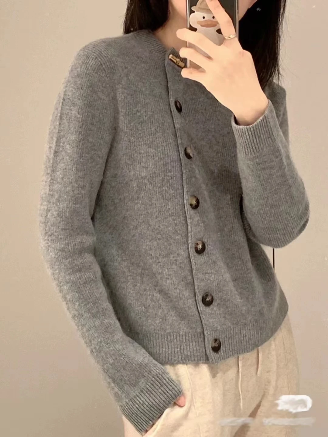 

100% cashmere sweater women's cardigan with round neck, inclined placket, bamboo button and ingot needle jacket sweater