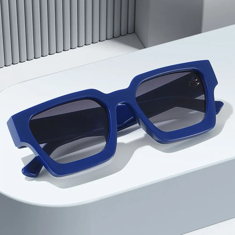 Woman Vintage Square Sun glasses black Green and blue tshades Female Retro Sunglass Luxury Designer Sunglasses Women UV400
Woman Vintage Square Sun glasses black Green and blue tshades Female Retro Sunglass Luxury Designer Sunglasses Women UV400