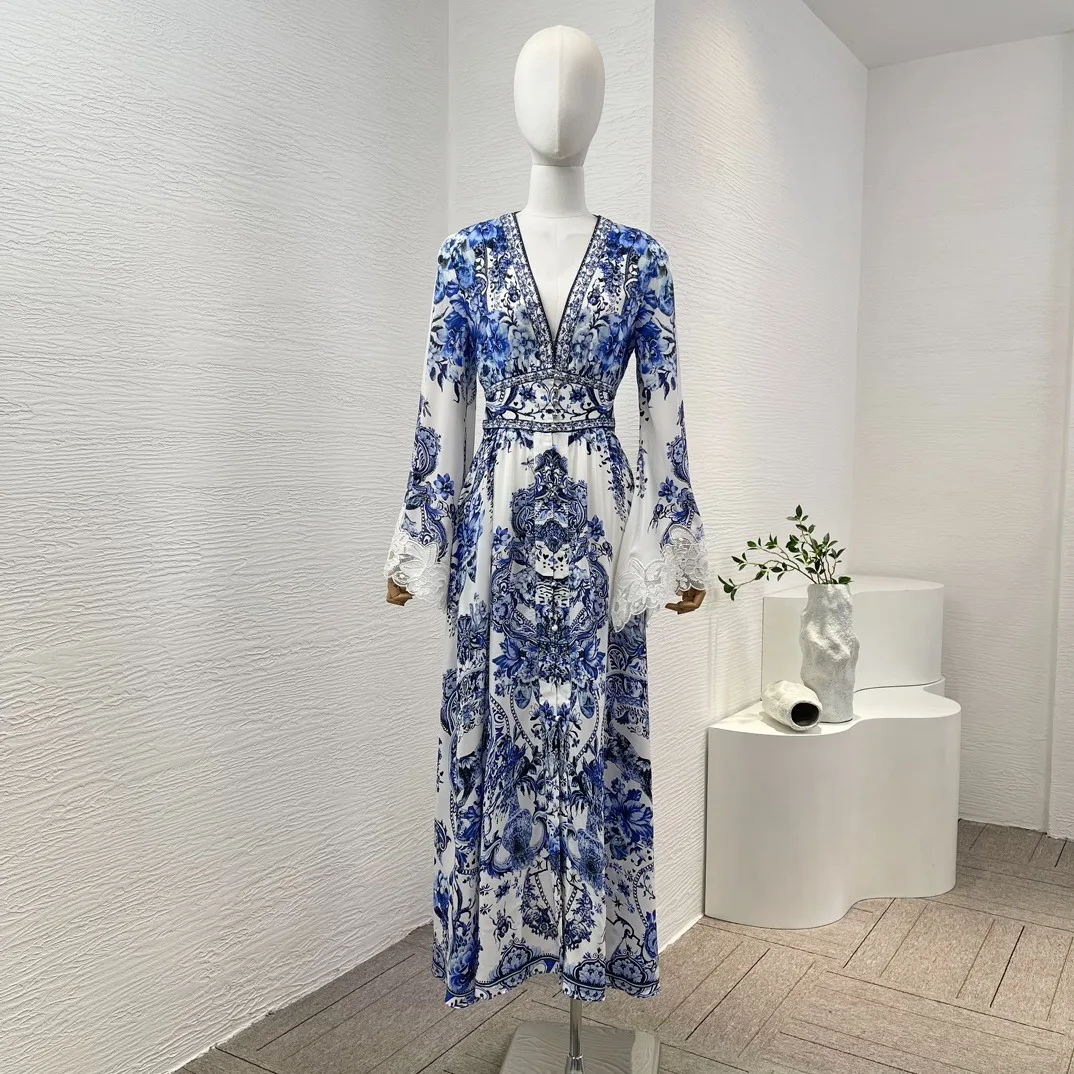 White Blue Silk Porcelain Print Flare Long Sleeve Diamonds Pressed V-Neck Women Vintage 2024 Fashion Collection Midi Dress
White Blue Silk Porcelain Print Flare Long Sleeve Diamonds Pressed V-Neck Women Vintage 2024 Fashion Collection Midi Dress