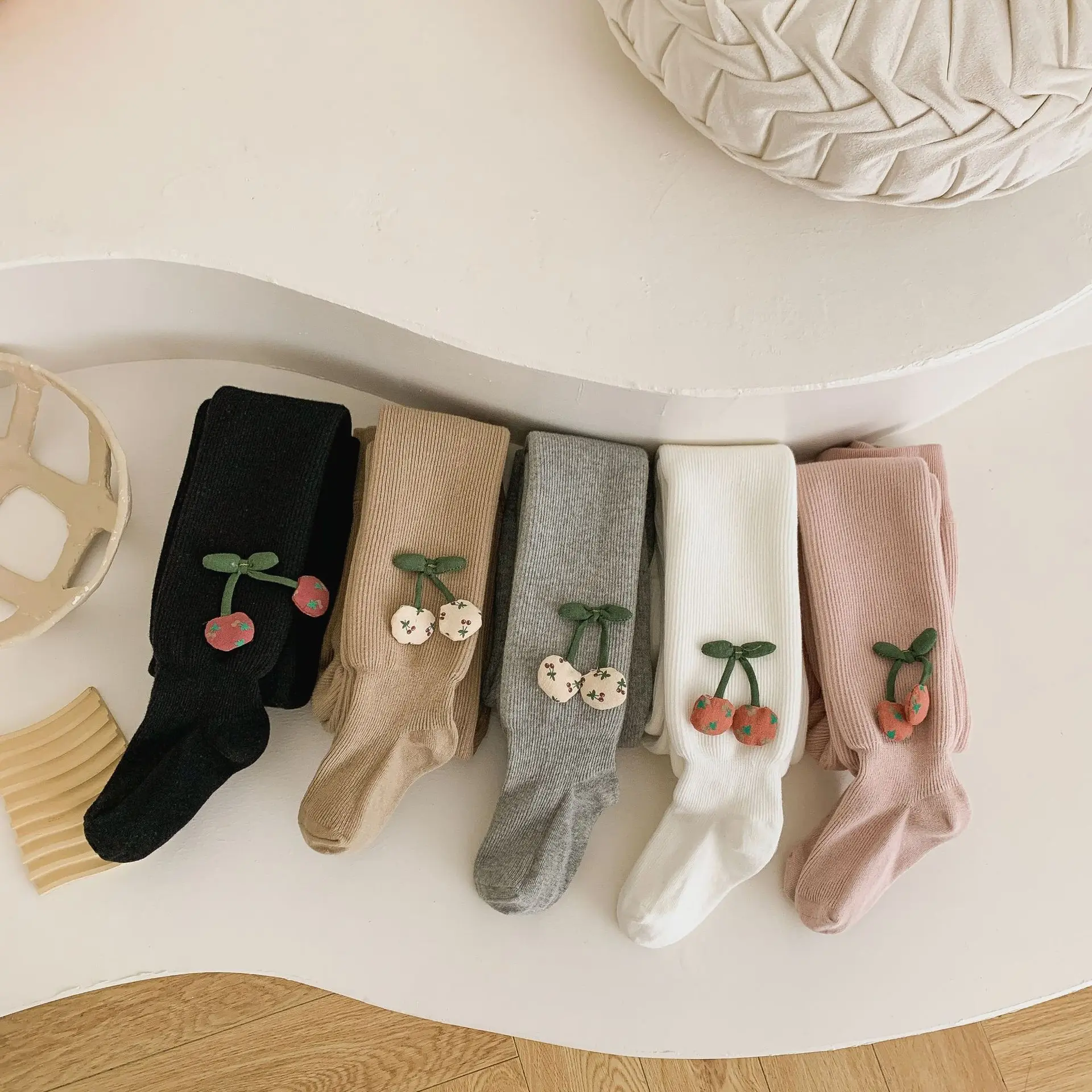 2023 autumn and winter new children's pantyhose with fleece thickening warm cute cherry girl pantyhose cartoon tide
2023 autumn and winter new children's pantyhose with fleece thickening warm cute cherry girl pantyhose cartoon tide