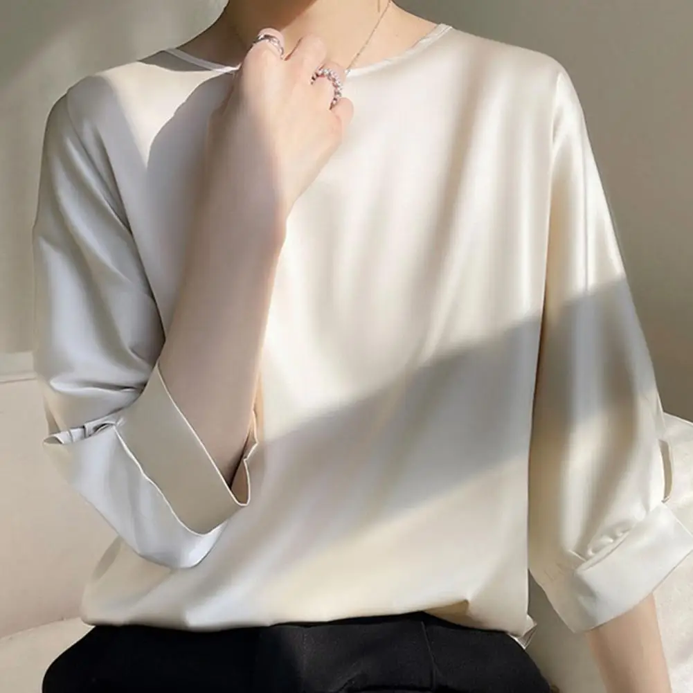 Women Lightweight Shirt Chic Women's O-neck Batwing Blouse Loose Fit Satin Shirt Tops for Effortless Streetwear Style
Women Lightweight Shirt Chic Women's O-neck Batwing Blouse Loose Fit Satin Shirt Tops for Effortless Streetwear Style