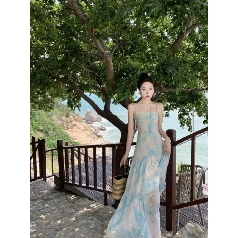 Women's Italian Noodle Strap A-line Pleated Dress French Retro Summer Blue Print Fashion Women's Lacing Long Dress
Women's Italian Noodle Strap A-line Pleated Dress French Retro Summer Blue Print Fashion Women's Lacing Long Dress