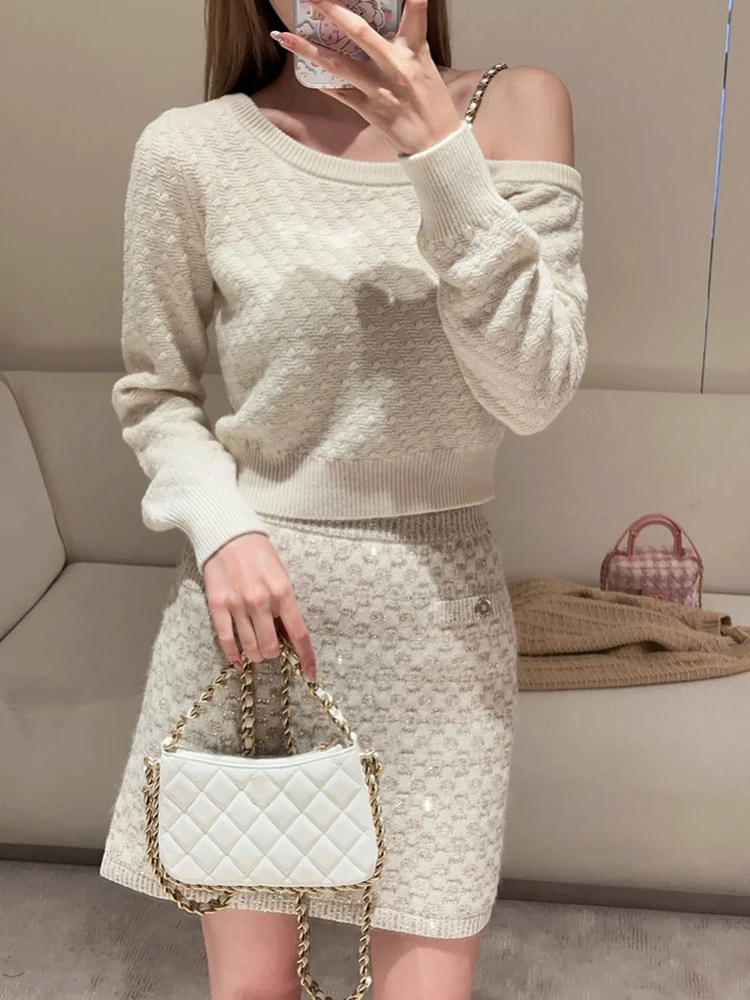 2023 Early Autumn Latest Series One Shoulder Chain Cropped Jacquard-Knit Long-Sleeved Top
2023 Early Autumn Latest Series One Shoulder Chain Cropped Jacquard-Knit Long-Sleeved Top