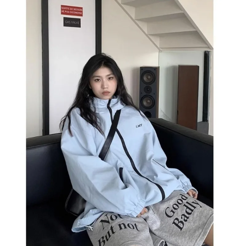 Y2K Casual Sports Coat Windbreaker Women Hip-hop Trend Harajuku Korean Outdoor Punching Jacket Spring and Fall New Womens Tops
Y2K Casual Sports Coat Windbreaker Women Hip-hop Trend Harajuku Korean Outdoor Punching Jacket Spring and Fall New Womens Tops