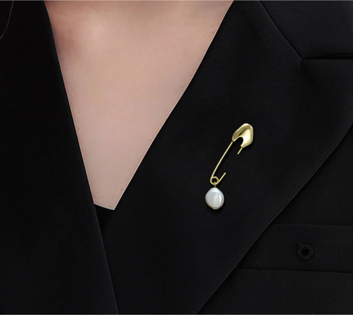 2023 new trend Lapel pins luxurious Baroque natural pearl zircon brooch fashion jewelry for women
2023 new trend Lapel pins luxurious Baroque natural pearl zircon brooch fashion jewelry for women