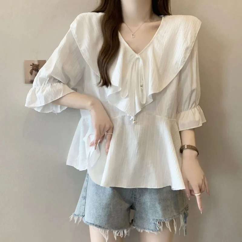 Блузка женская шифоновая с оборками, модный топ с рукавами-лепестками, V-образным вырезом и оборками, элегантная однотонная одежда, в Корейском стиле, лето 2024
Блузка женская шифоновая с оборками, модный топ с рукавами-лепестками, V-образным вырезом и оборками, элегантная однотонная одежда, в Корейском стиле, лето 2024