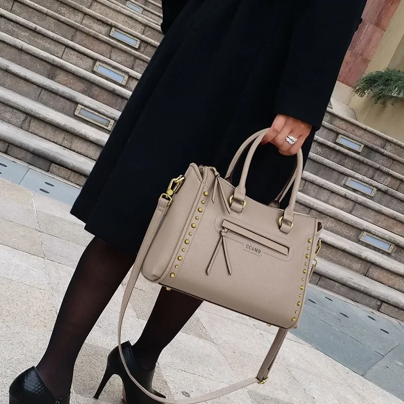 New Trend High-end Feeling Fashionable Rivet Locomotive Bag Women's Bag Large Capacity One Shoulder Portable Crossbody Bag
New Trend High-end Feeling Fashionable Rivet Locomotive Bag Women's Bag Large Capacity One Shoulder Portable Crossbody Bag