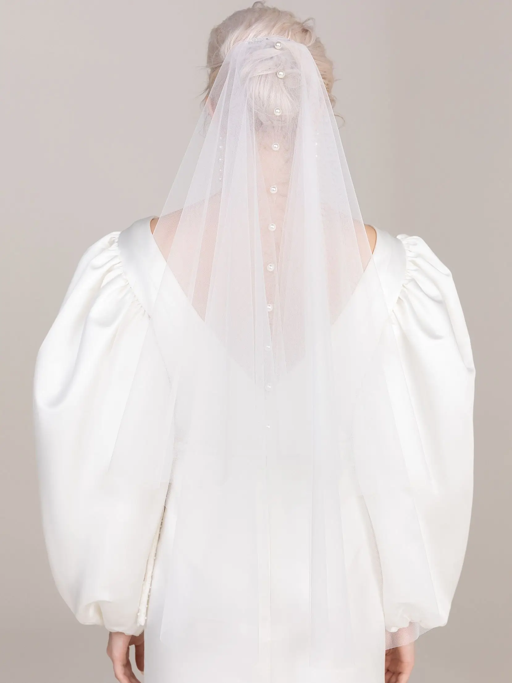 Topqueen V64 Elegant Wedding Veil Simple Pearls Bridal Veil Long 2 tier Cut Edge Tulle Hip Length Veils with Beading for Bride
Topqueen V64 Elegant Wedding Veil Simple Pearls Bridal Veil Long 2 tier Cut Edge Tulle Hip Length Veils with Beading for Bride
