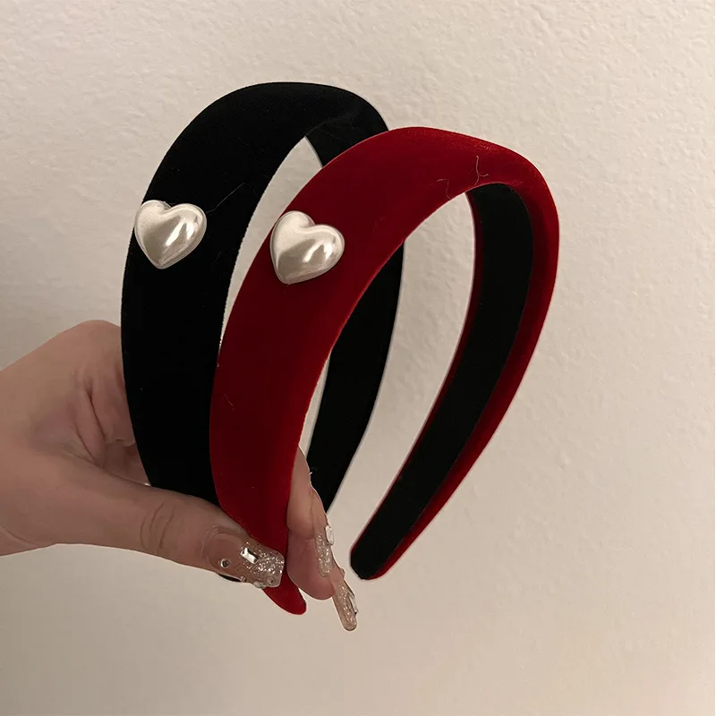 Retro Love Heart Flocked Wide-Brimmed Headband Elegant and Temperament Headwear Exquisite and Premium Hair Accessories for Women
Retro Love Heart Flocked Wide-Brimmed Headband Elegant and Temperament Headwear Exquisite and Premium Hair Accessories for Women