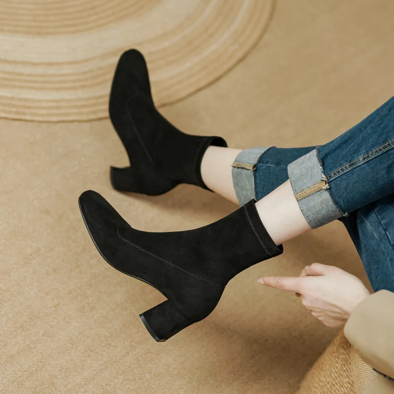 2023 New Spring and Autumn British Style Round Toe Socks Stretch Boots Women Suede Thick Heel High heel Elastic Thin Short Boots
2023 New Spring and Autumn British Style Round Toe Socks Stretch Boots Women Suede Thick Heel High heel Elastic Thin Short Boots