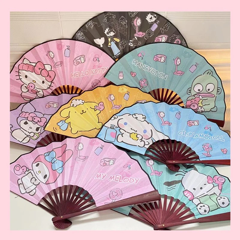 Новый мультяшный Sanrio Kuromi HelloKittys Kawaii складной веер портативный девушка сердце КИТАЙСКИЙ бамбуковый Веер Складной веер Декор художественное ремесло
Новый мультяшный Sanrio Kuromi HelloKittys Kawaii складной веер портативный девушка сердце КИТАЙСКИЙ бамбуковый Веер Складной веер Декор художественное ремесло