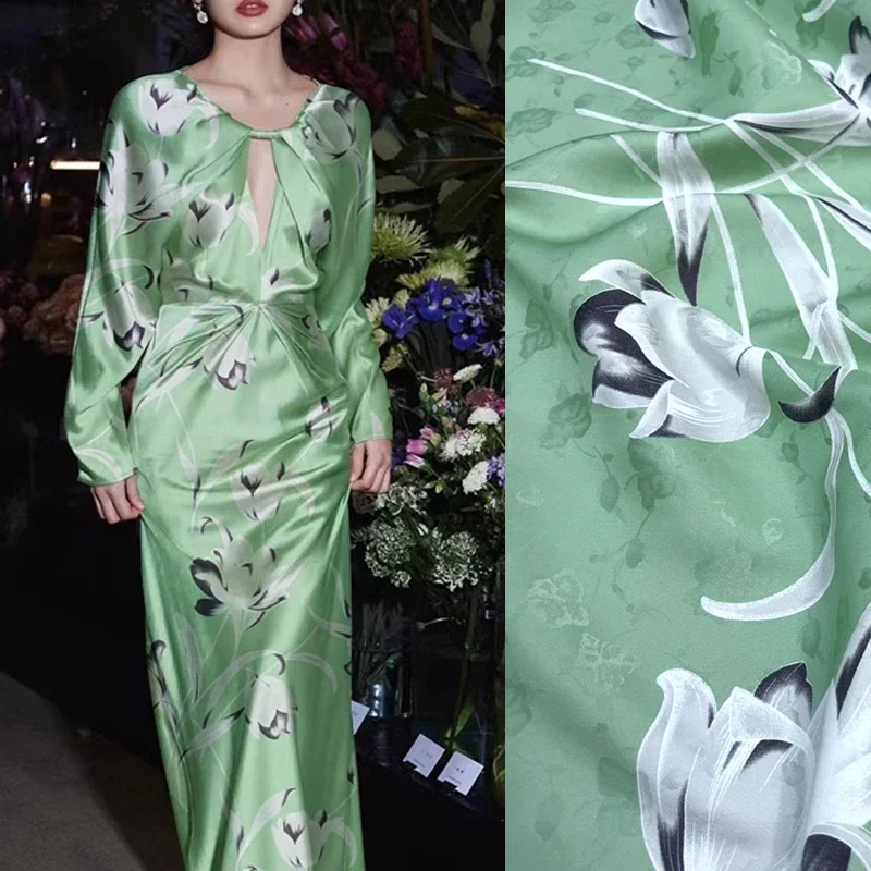 Daffodils Print Green Jacquard Silk Satin Fabric - Wide 140CM - Thick 16.5MM - Ideal for Dress & Cheongsam & Shirt D1263
Daffodils Print Green Jacquard Silk Satin Fabric - Wide 140CM - Thick 16.5MM - Ideal for Dress & Cheongsam & Shirt D1263