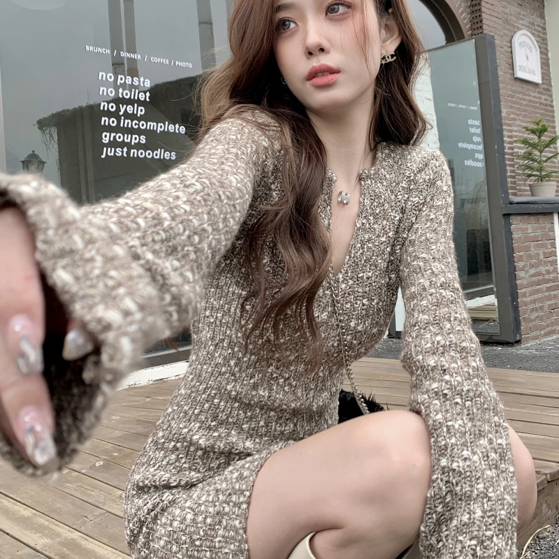 Sweet Spicy Girl V Neck Long Sleeve Retro Style Super Fairy Dress Women's Winter Slim Slim Skirt Short Skirt Ins
Sweet Spicy Girl V Neck Long Sleeve Retro Style Super Fairy Dress Women's Winter Slim Slim Skirt Short Skirt Ins