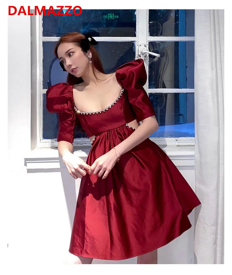 High Quality Women Slash Neck Puff Sleeve Princess Mini Dress 2022 Summer Designer Diamond Leaky Waist Sexy Vestidos Femme XL
High Quality Women Slash Neck Puff Sleeve Princess Mini Dress 2022 Summer Designer Diamond Leaky Waist Sexy Vestidos Femme XL