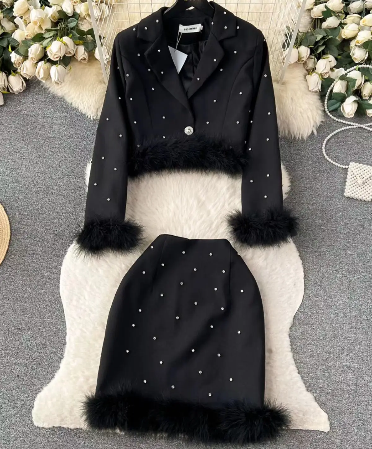 2023 Autumn Winter Women's High-end Set Light Luxury Diamond Inlaid Short Jacket Plus Plush Skirt Two-piece Set for Women
2023 Autumn Winter Women's High-end Set Light Luxury Diamond Inlaid Short Jacket Plus Plush Skirt Two-piece Set for Women