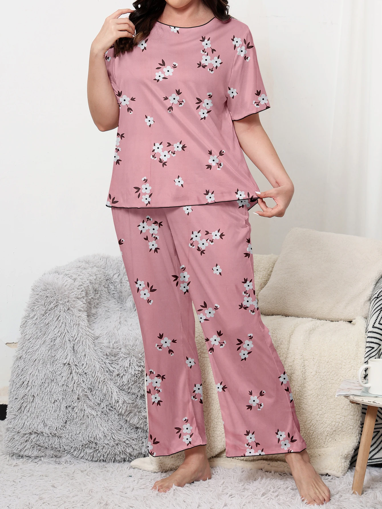 

Milk silk material pajamas, home clothes, plus size short sleeved pants set, can be worn externally in sizes 1XL-5XL