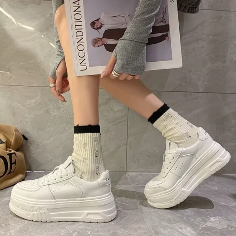 Кроссовки женские на платформе, Вулканизированная подошва, на шнуровке, кеды с круглым носком, лето 2023
Кроссовки женские на платформе, Вулканизированная подошва, на шнуровке, кеды с круглым носком, лето 2023