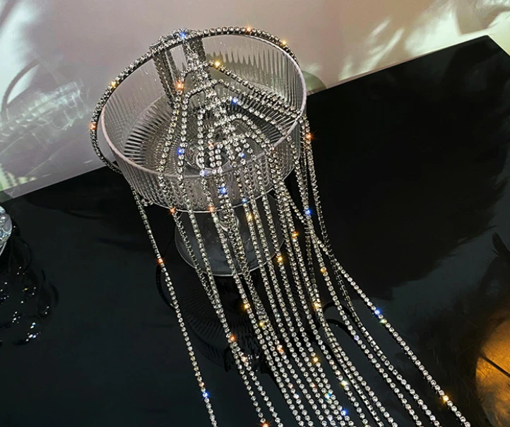 European and American New Rhinestone Hair Accessories Tassel Hair Chain Praised Shiny Vintage Bridal Headdress
European and American New Rhinestone Hair Accessories Tassel Hair Chain Praised Shiny Vintage Bridal Headdress