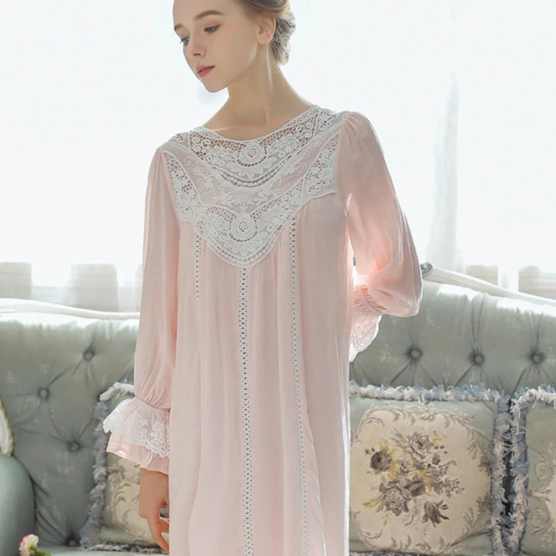 

Women Autumn White Embroidery Robe Long Peignoir Vintage Romantic Nightgowns Victorian Cotton Night Dress Princess Sleepwear