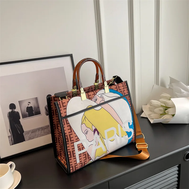 Fashion Famous Brand Women Shoulder Bag Printing Flap Tote Designer Handbag High Quality Female Messenger Crossbody Bag
Fashion Famous Brand Women Shoulder Bag Printing Flap Tote Designer Handbag High Quality Female Messenger Crossbody Bag