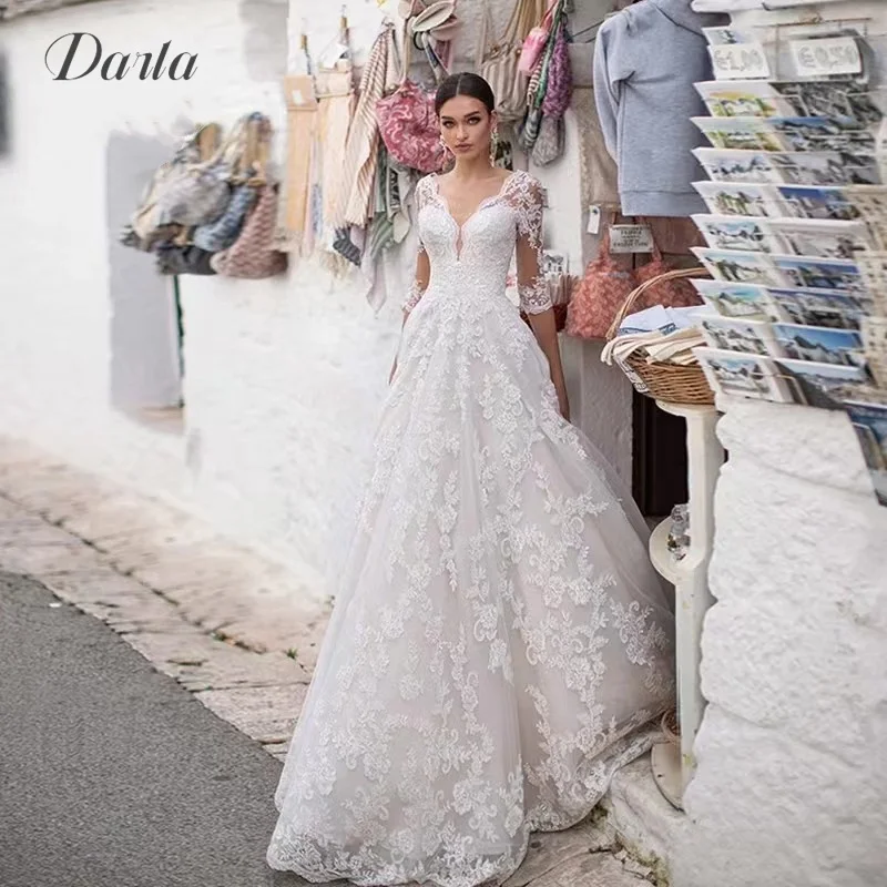 Elegant Lace Wedding Dresses For Women 2023 With V Neck Lace Up Princess Bridal Gown Flower Appliques Sweep Train Dress Robe
Elegant Lace Wedding Dresses For Women 2023 With V Neck Lace Up Princess Bridal Gown Flower Appliques Sweep Train Dress Robe