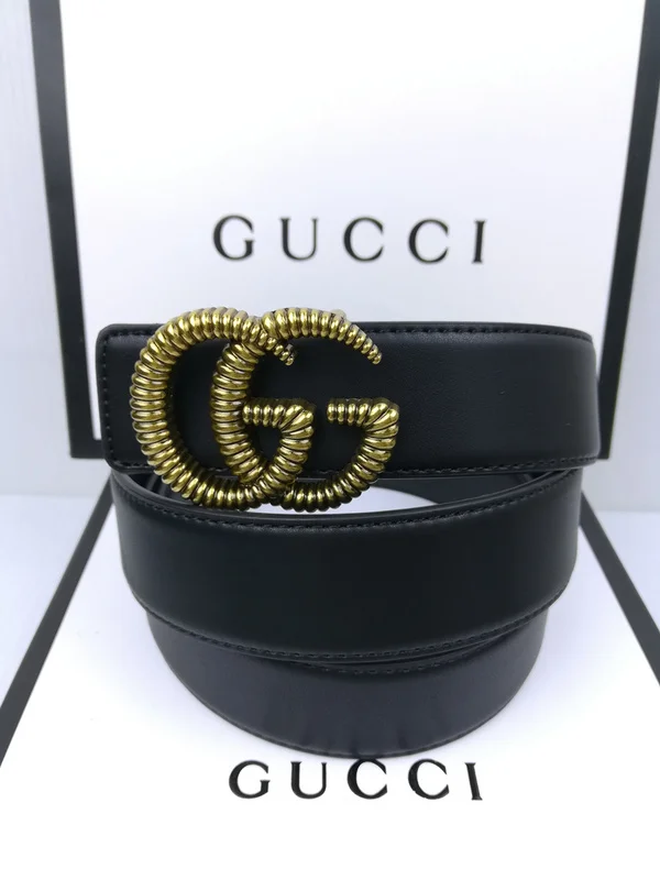 NEW With box Fashion buckle genuine leather belt Highly Quality with Box designer men women mens belts G104 
NEW With box Fashion buckle genuine leather belt Highly Quality with Box designer men women mens belts G104