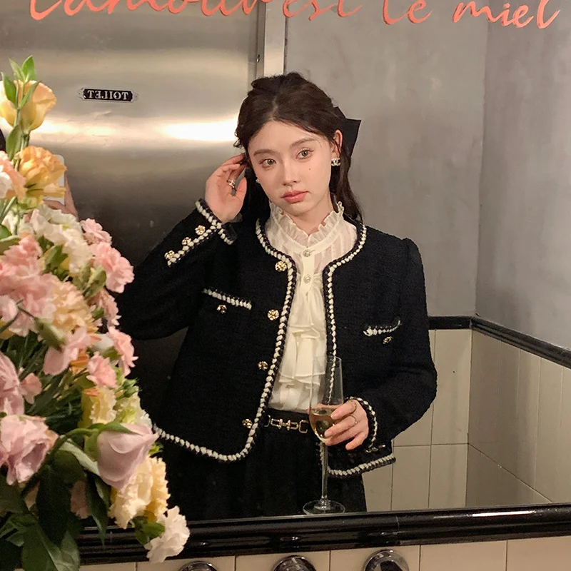 Vintage Women's Jacket New Korean Fashion Black Chic Office Ladies Casual Elegant Long Sleeve Single Breasted Coat Female Blazer
Vintage Women's Jacket New Korean Fashion Black Chic Office Ladies Casual Elegant Long Sleeve Single Breasted Coat Female Blazer