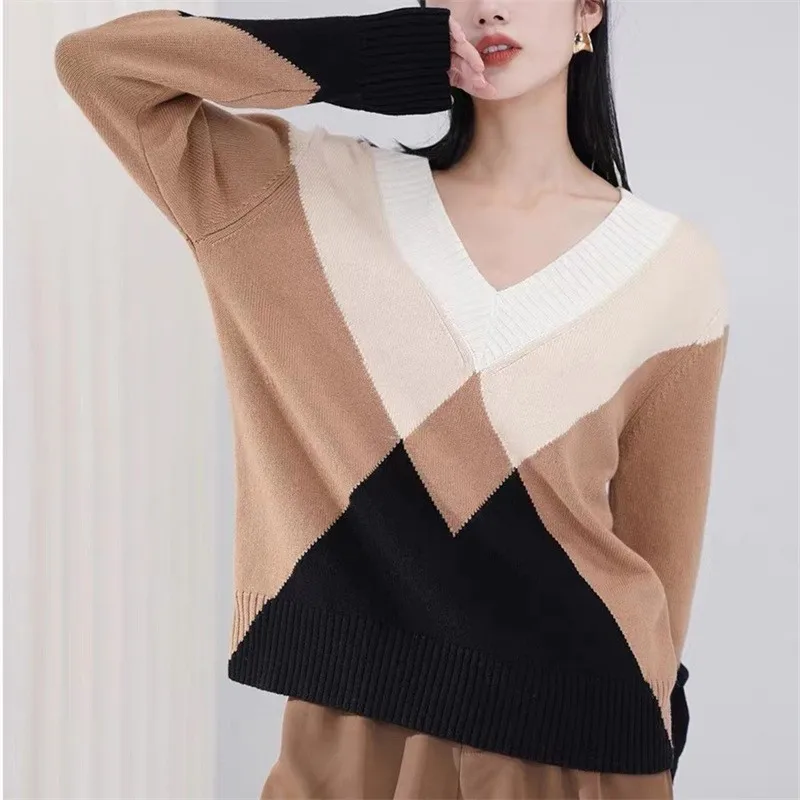 Autumn and winter retro contrast rhombic V-neck pullover lazy loose knit top Joker
Autumn and winter retro contrast rhombic V-neck pullover lazy loose knit top Joker