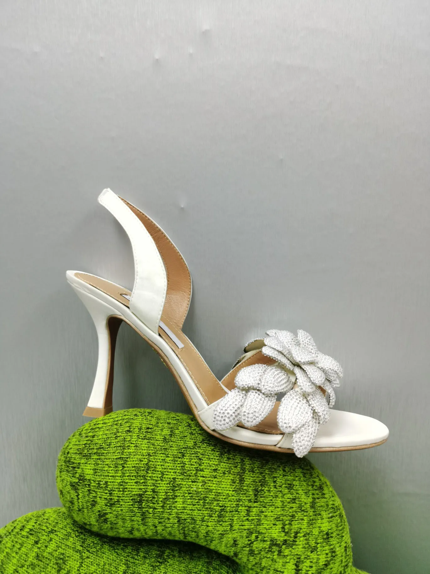 Женские Босоножки на каблуке, кожаные сандалии с кристаллами и цветочным принтом галактика 95, Брендовая обувь 8882312281515
Женские Босоножки на каблуке, кожаные сандалии с кристаллами и цветочным принтом галактика 95, Брендовая обувь 8882312281515