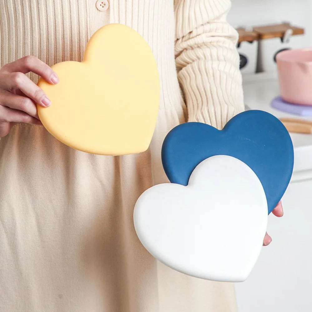 Heart-shaped Silicone Mat High Quality Non-slip Durable Cup Coasters Heat Resistant Pot Holder Kitchen Accessories
Heart-shaped Silicone Mat High Quality Non-slip Durable Cup Coasters Heat Resistant Pot Holder Kitchen Accessories