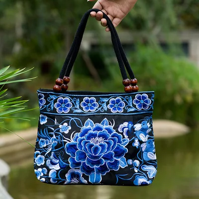 Embroidery Women Shoulder Bag Small Handbags National Style Floral Embroidered Ladies Top-handle Bags Beading Flap Bag Bolsas 
Embroidery Women Shoulder Bag Small Handbags National Style Floral Embroidered Ladies Top-handle Bags Beading Flap Bag Bolsas