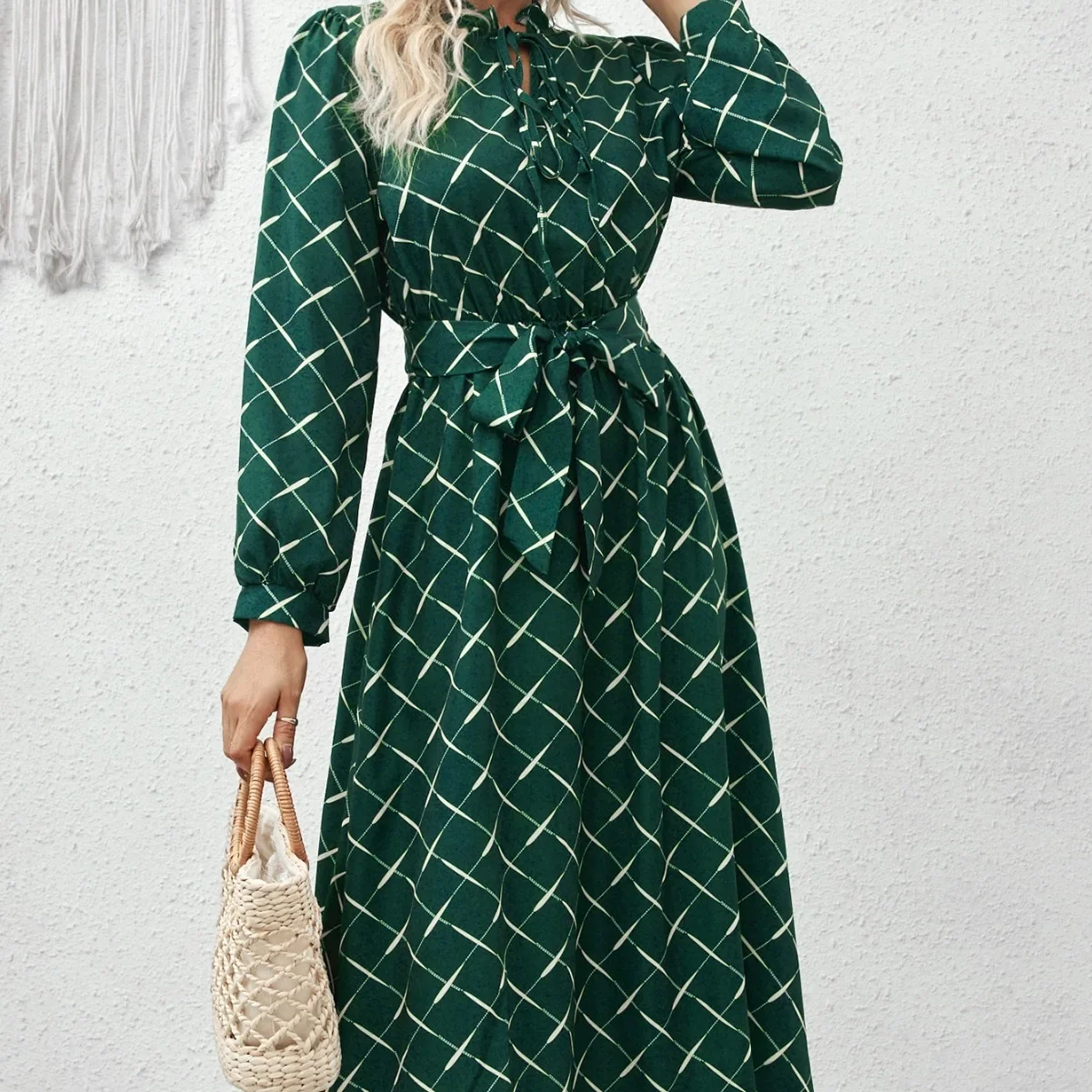 

Elegant Lace Up Dress for Women's Green Grid Print Party Pattern Maxi Dress High Waisted Long Sleeve Retro Bohemian Maxi Dress