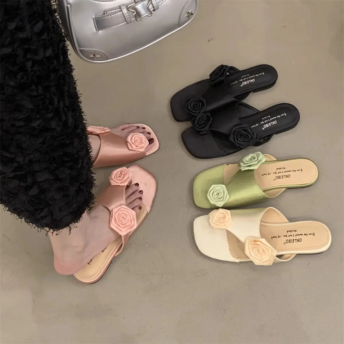 2024 New Summer French Flower Silk Slippers for Women's Outwear with Thin Ribbon Fairy Gentle Thick Heels Flat Sandals
2024 New Summer French Flower Silk Slippers for Women's Outwear with Thin Ribbon Fairy Gentle Thick Heels Flat Sandals