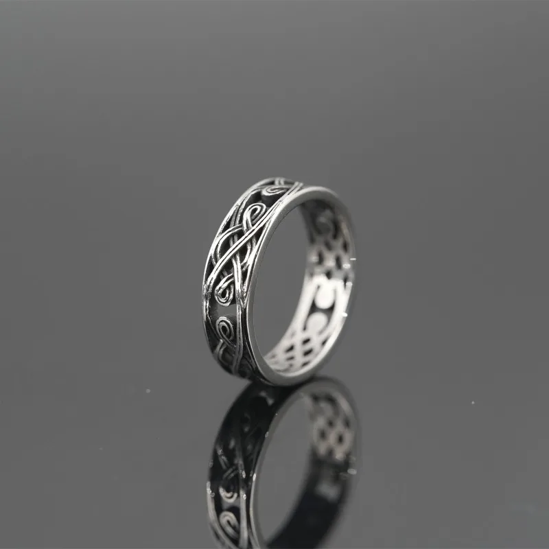 Chinese Knot Ring Titanium Steel Retro Do Not Fade European and American Hipster Ring Hip Hop Personality Hollow Ring Luxury
Chinese Knot Ring Titanium Steel Retro Do Not Fade European and American Hipster Ring Hip Hop Personality Hollow Ring Luxury