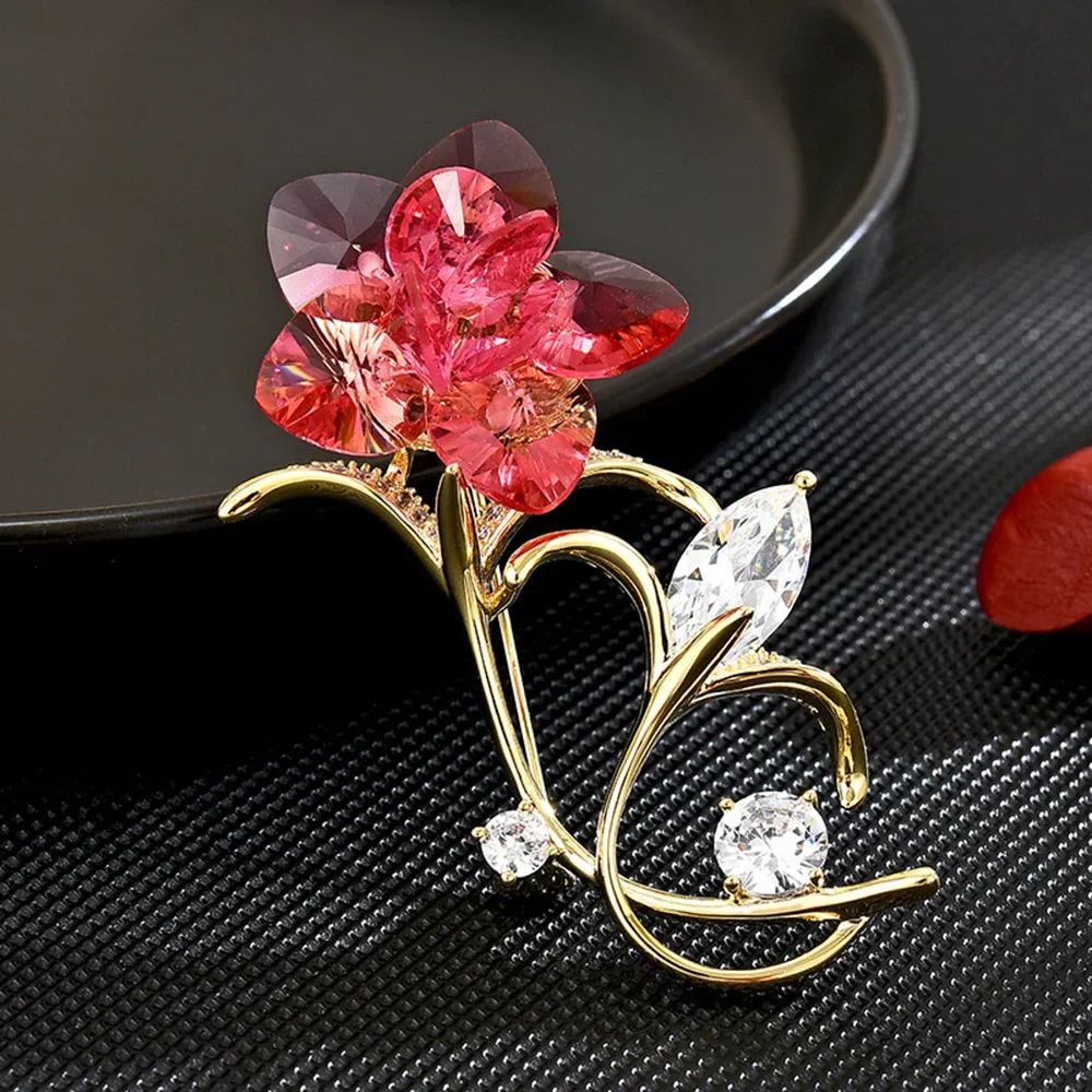 

Exquisite three-dimensional rose crystal flower brooch Inlaid rhinestones women Corsage Brooch ladies suit coat pin Jewelry gift