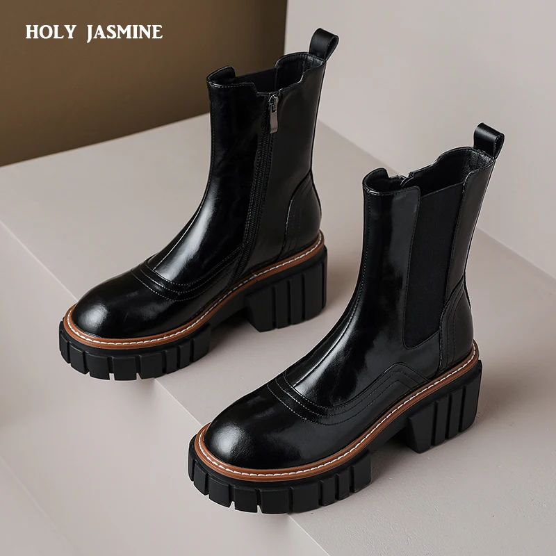 2022 New Round Toe Thick Heels Women Ankle Boots Platforms Concise Genuine Leather Autumn Winter Mature Office Lady Shoes Woman
2022 New Round Toe Thick Heels Women Ankle Boots Platforms Concise Genuine Leather Autumn Winter Mature Office Lady Shoes Woman