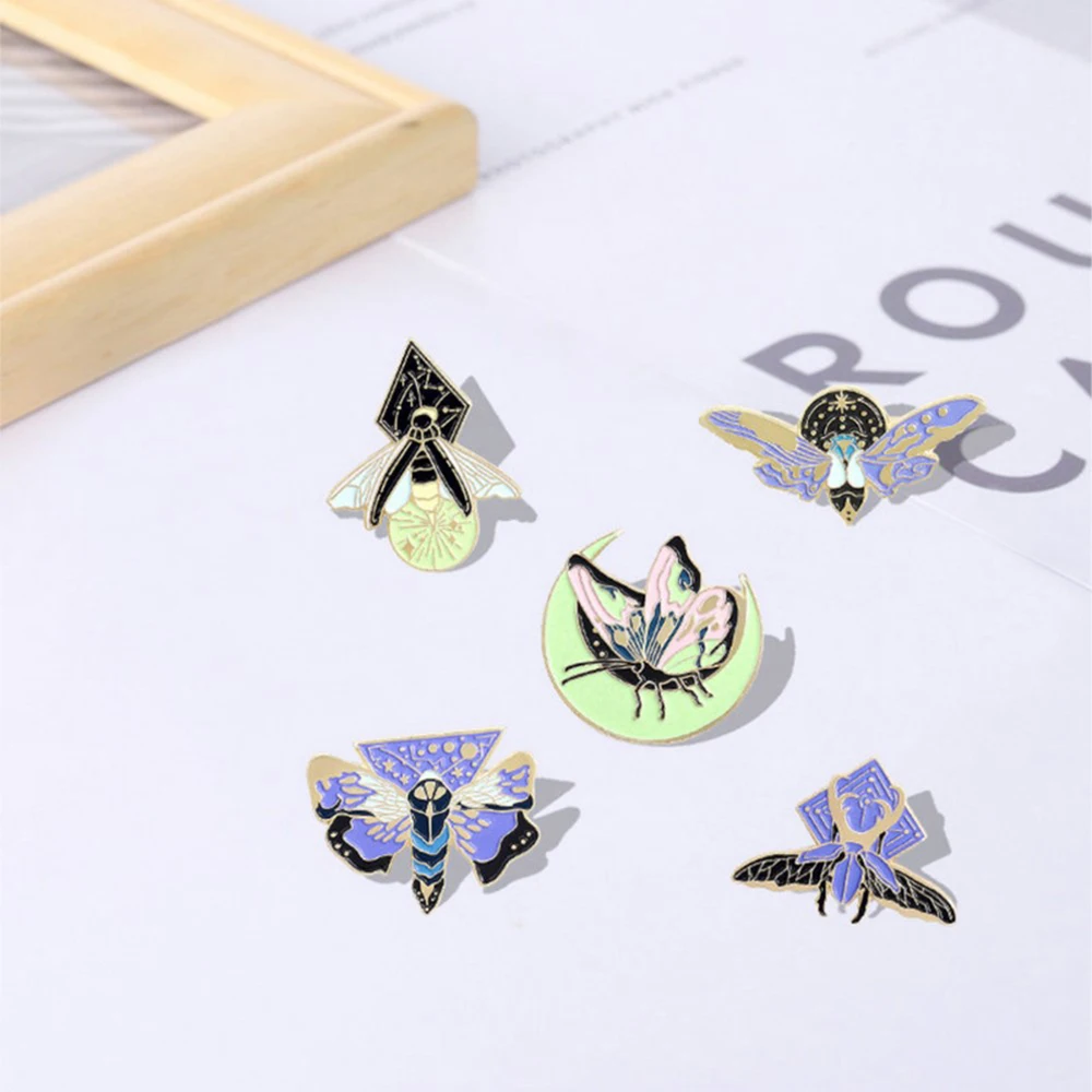 5Styles Luminous Enamel Pin Custom Moth Butterfly Moon Brooches Bag Lapel Pin Cartoon Animal Badge Jewelry Gift for Kids Friends
5Styles Luminous Enamel Pin Custom Moth Butterfly Moon Brooches Bag Lapel Pin Cartoon Animal Badge Jewelry Gift for Kids Friends